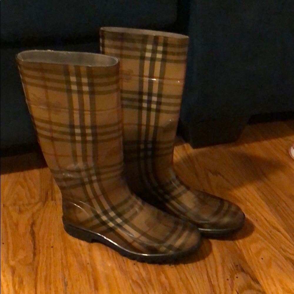 Burberry rainboots